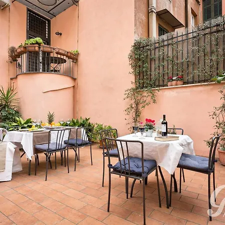 Green Apartments Rome Апартаменты *